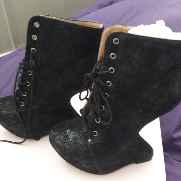 Shoes - Picture 2 of 3